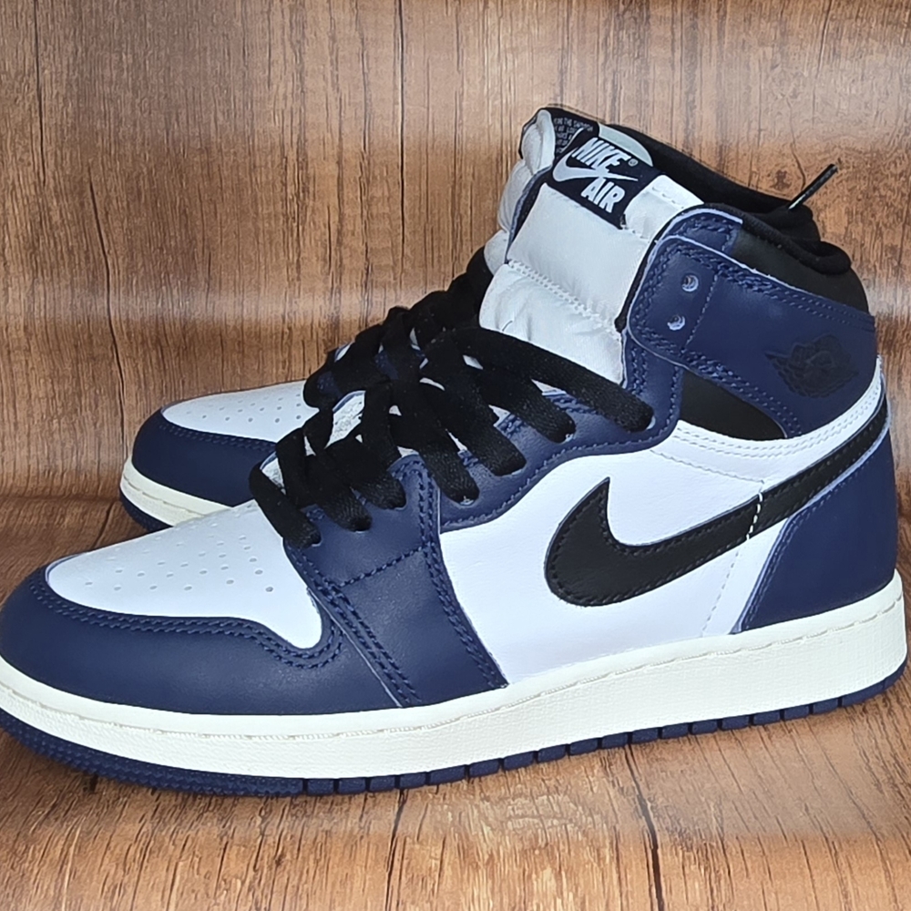 Nike Kids High-Top Sneakers in Navy, White & Black